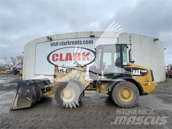 CAT 906M Колесни товарачи