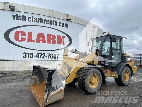 CAT 906M Колесни товарачи