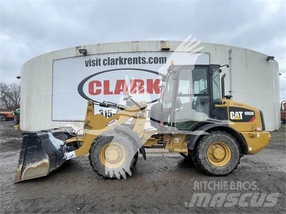 CAT 906M Колесни товарачи