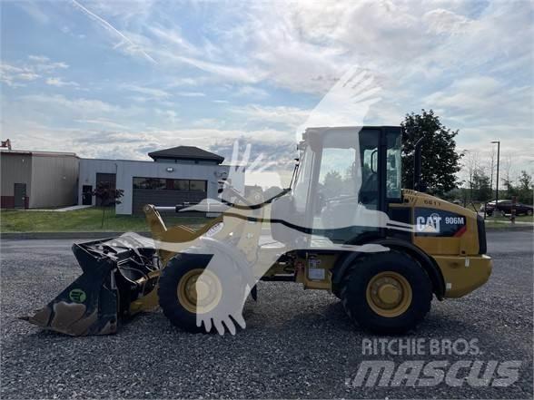 CAT 906M Колесни товарачи