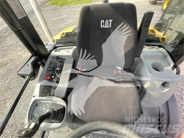 CAT 906M Колесни товарачи