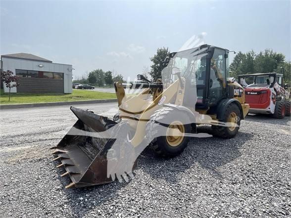 CAT 906M Колесни товарачи