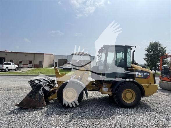 CAT 906M Колесни товарачи