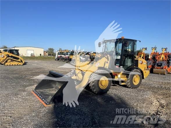 CAT 906M Колесни товарачи