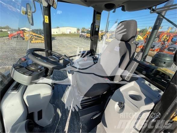 CAT 906M Колесни товарачи