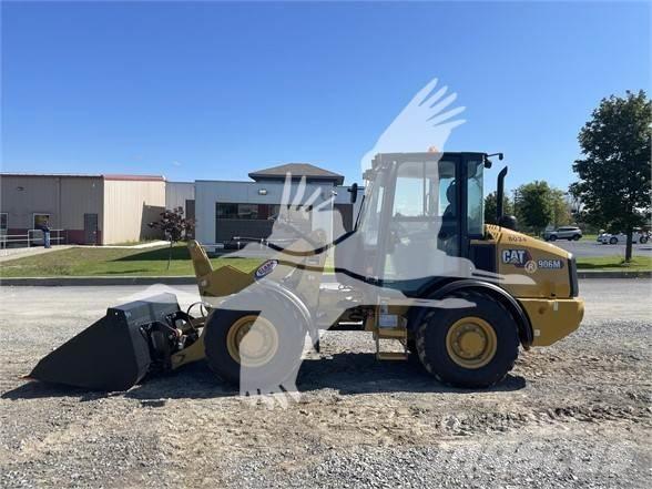 CAT 906M Колесни товарачи