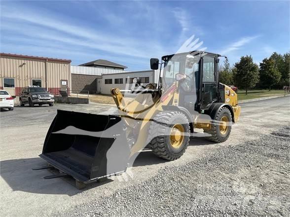 CAT 906M Колесни товарачи