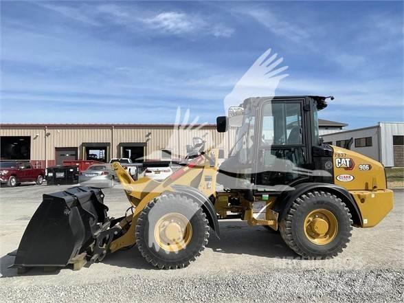 CAT 906M Колесни товарачи