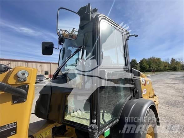 CAT 906M Колесни товарачи