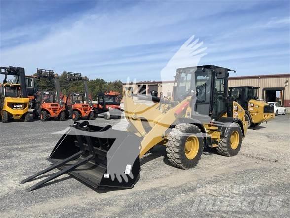 CAT 908 Колесни товарачи