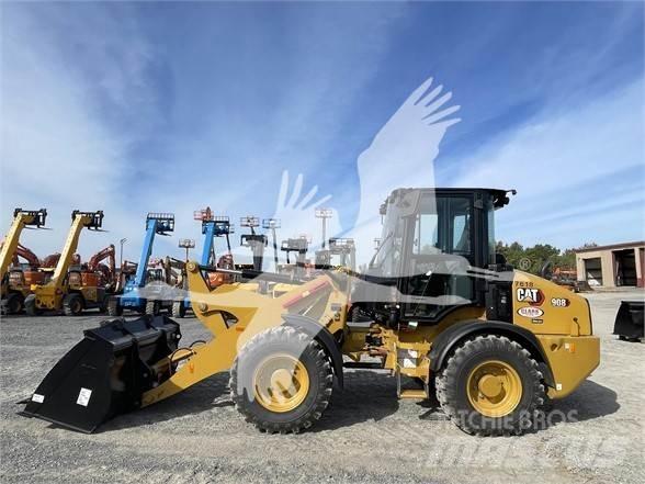 CAT 908 Колесни товарачи