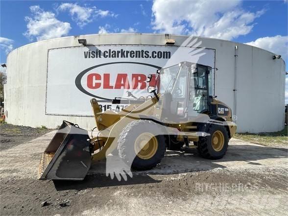 CAT 908M Колесни товарачи