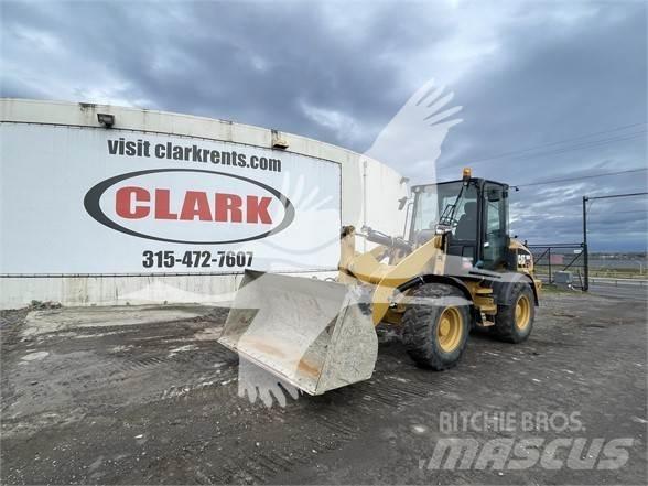 CAT 908M Колесни товарачи