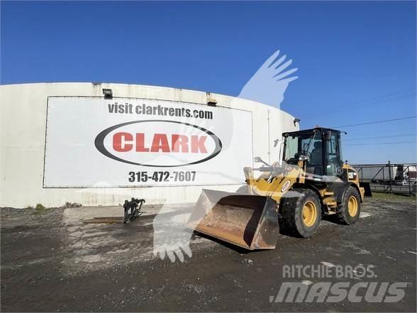 CAT 908M Колесни товарачи