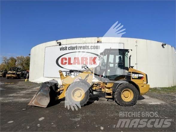 CAT 908M Колесни товарачи