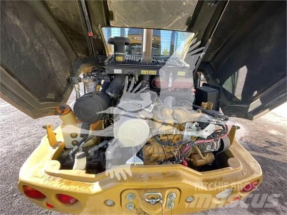 CAT 908M Колесни товарачи