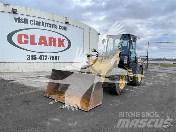 CAT 908M Колесни товарачи