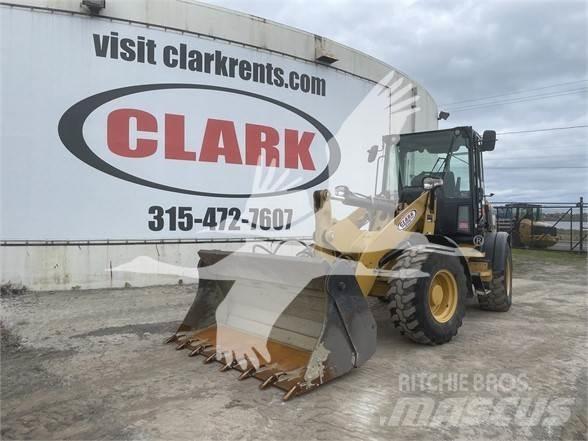 CAT 908M Колесни товарачи