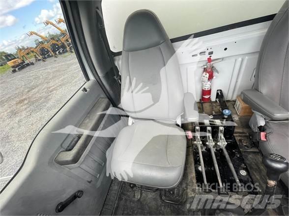 Ford F750 XL Цистерни за вода
