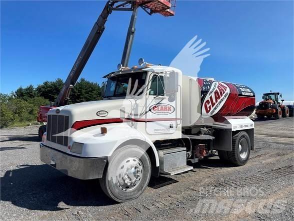Peterbilt 330 Цистерни за вода
