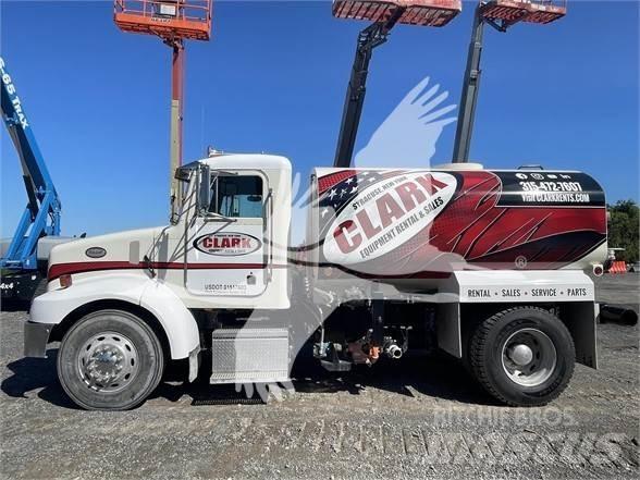 Peterbilt 330 Цистерни за вода
