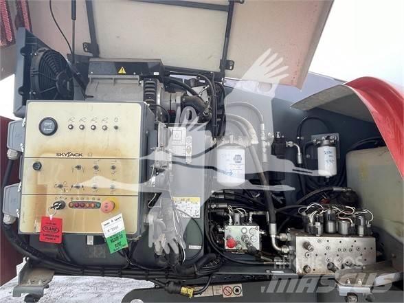 SkyJack SJ66T Телескопични повдигачи
