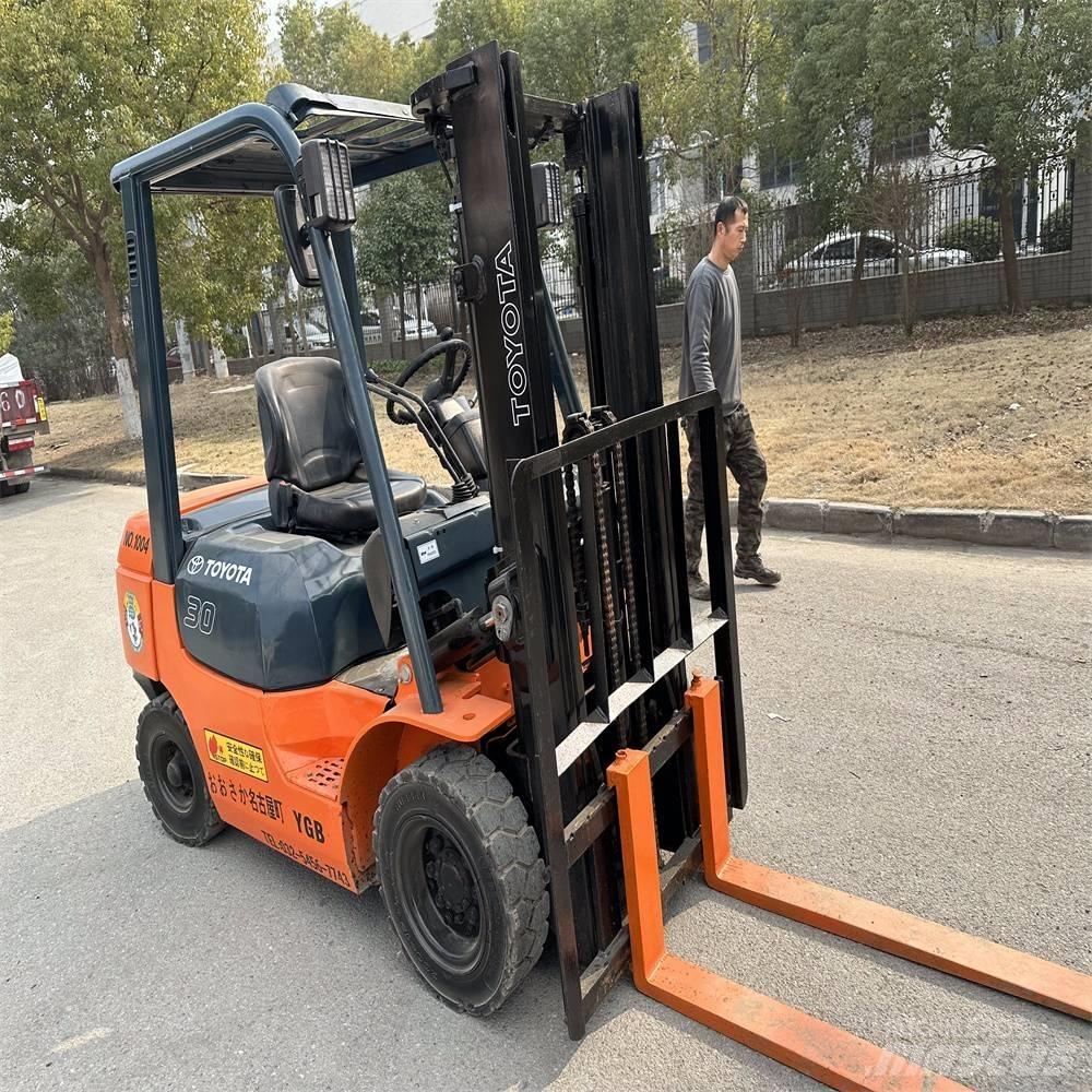 Toyota 02-7 FD F 30 Дизелови камиони