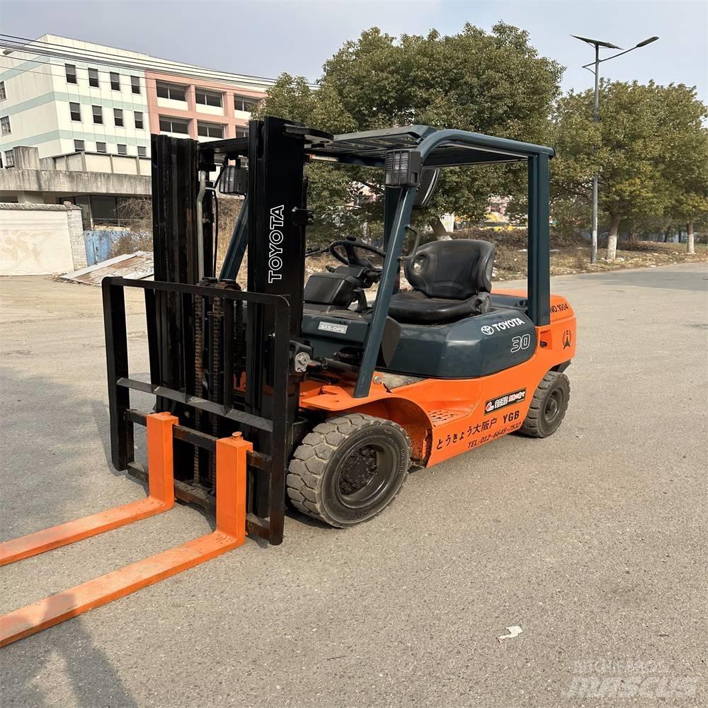 Toyota 02-7 FD F 30 Дизелови камиони