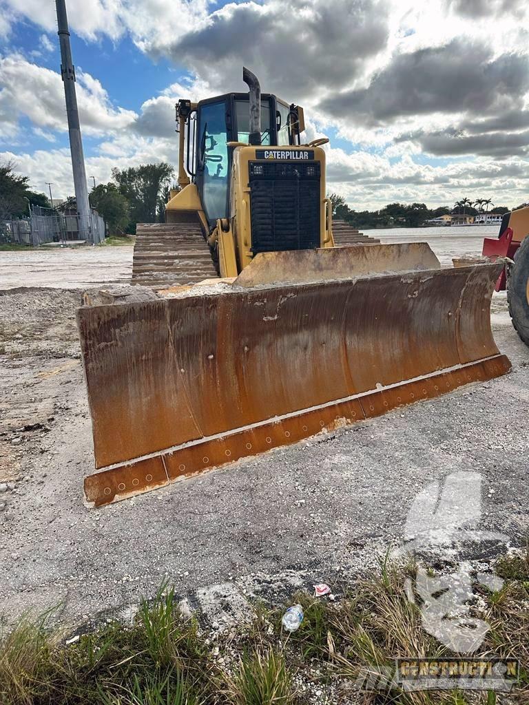 CAT D 6 N Верижни булдозери
