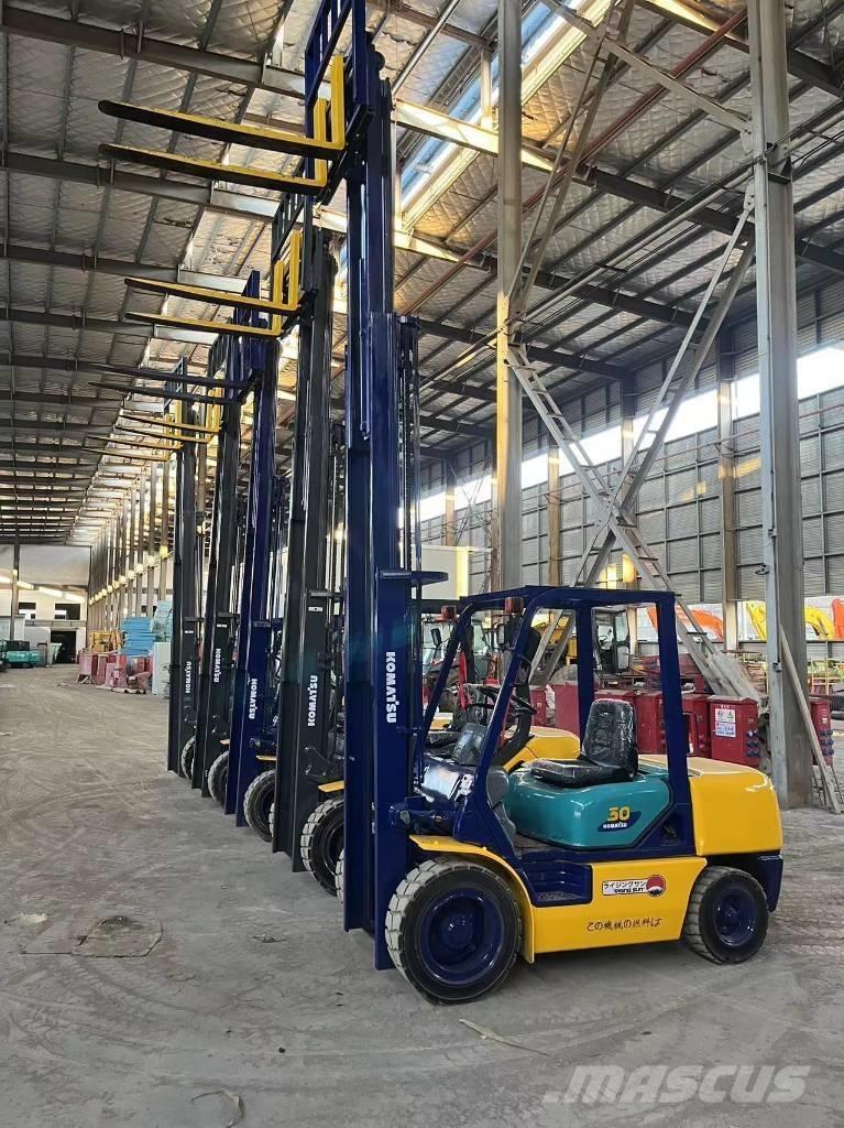 Komatsu FD 30 T-17 Дизелови камиони