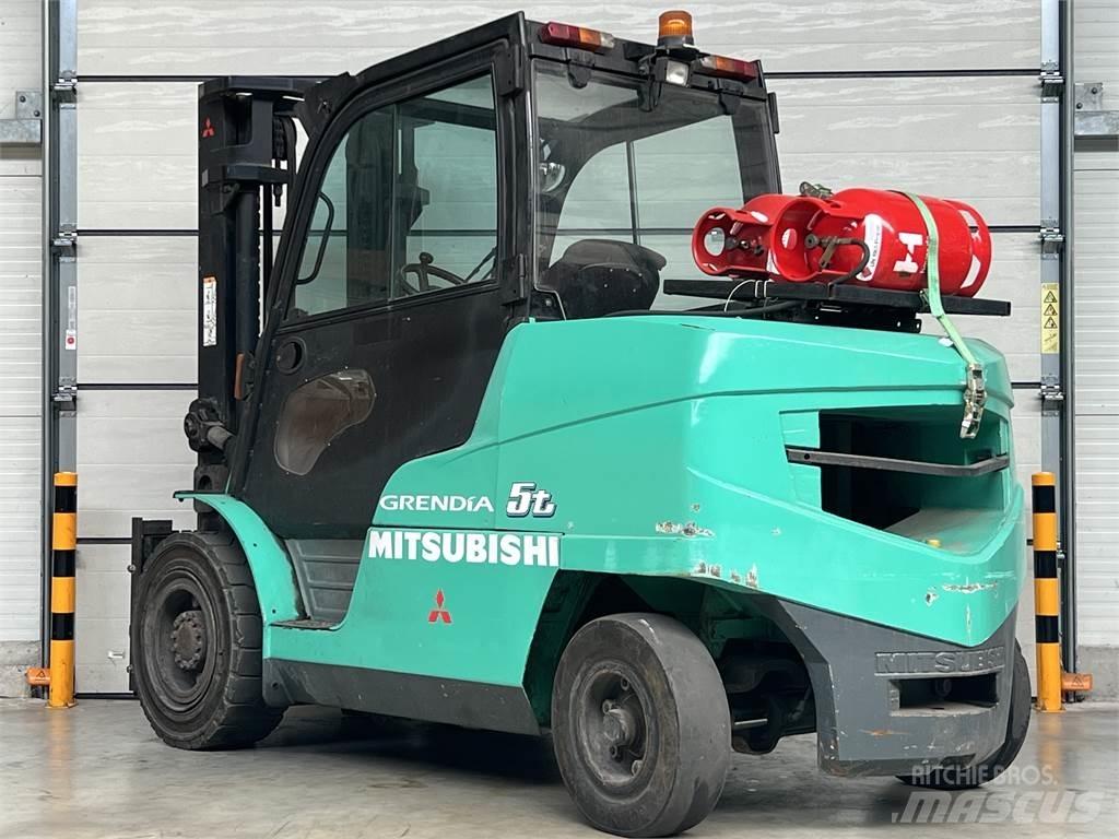 Mitsubishi FG 55 N Камиони с АГУ