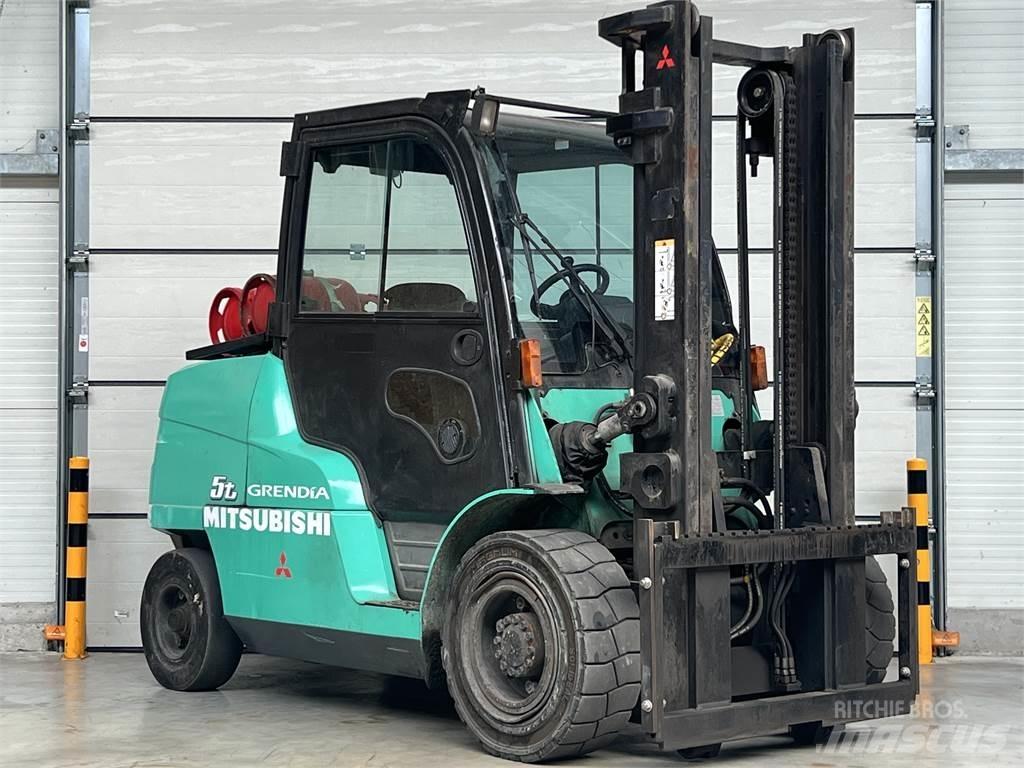 Mitsubishi FG 55 N Камиони с АГУ