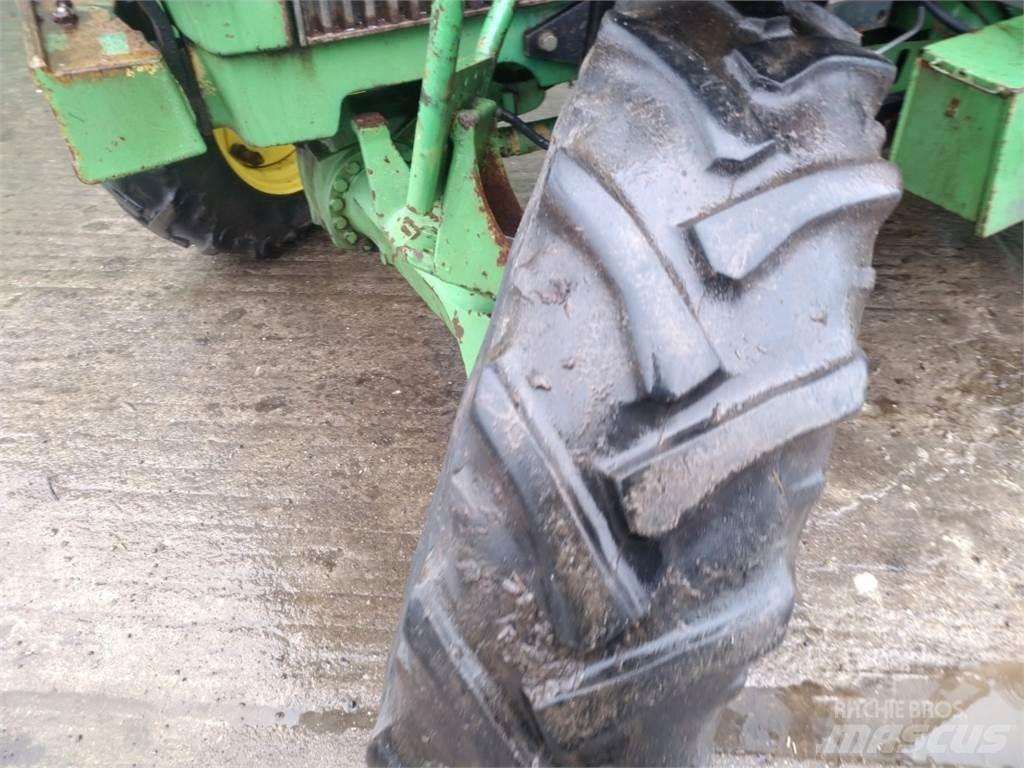 John Deere 1850 Трактори