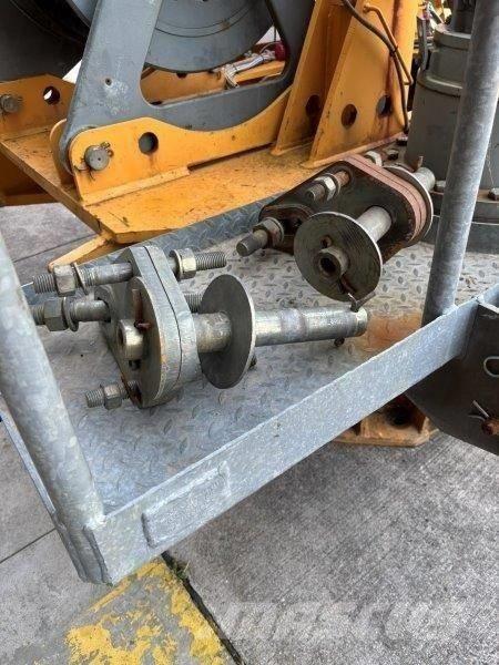 Liebherr 130 EC-B 6 Мачтови кранове