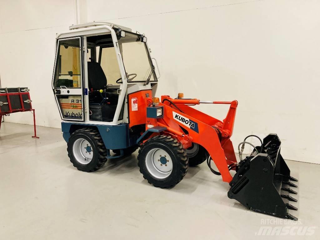 Kubota R 310 Колесни товарачи