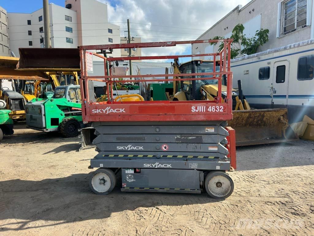 JLG 32 Lift Ножични работни платформи
