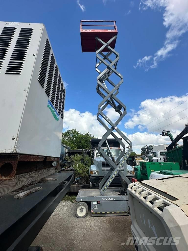 JLG 32 Lift Ножични работни платформи
