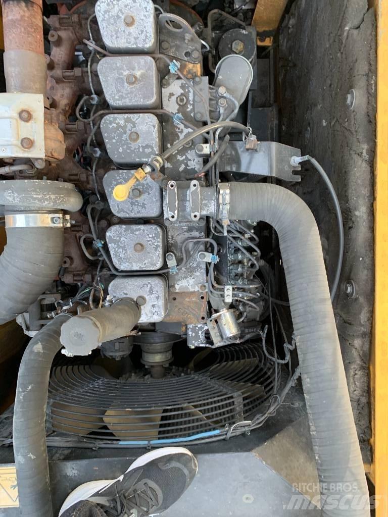 Hyundai R210W-9 Колесни екскаватори