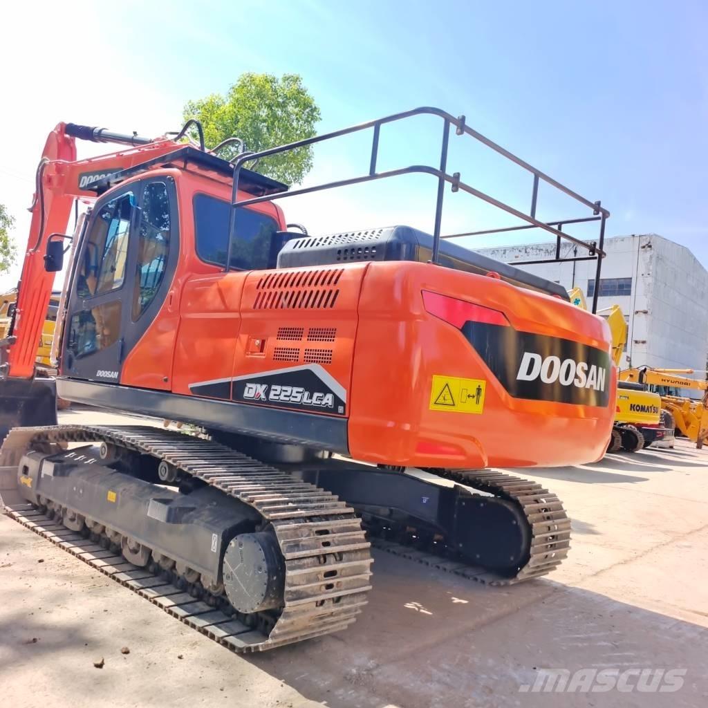 Doosan DX 225 Верижен екскаватор