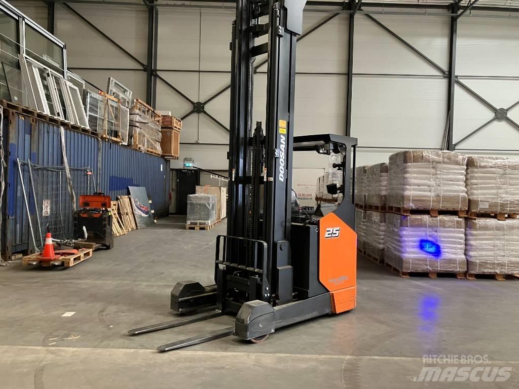 Doosan BR25JW-9 Ретрак/ Високоповдигач с изместване на вилката напред