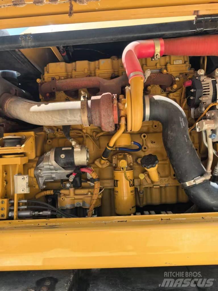 CAT M 320 Колесни екскаватори