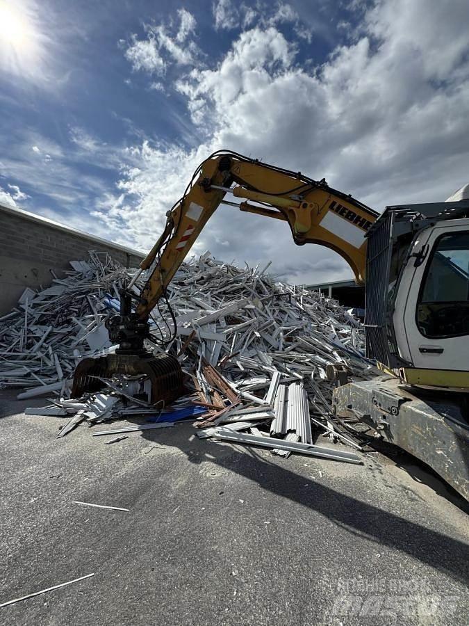 Liebherr A316 Li Специални екскаватори