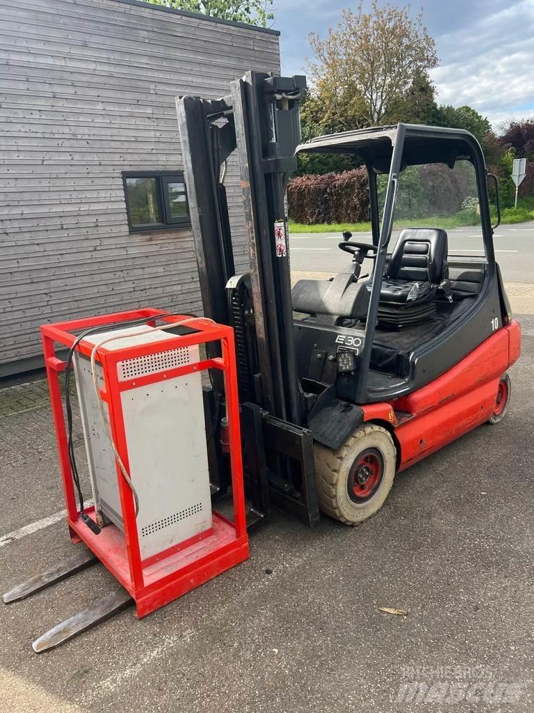 Linde E30-01 Електрически вилични кари-повдигачи