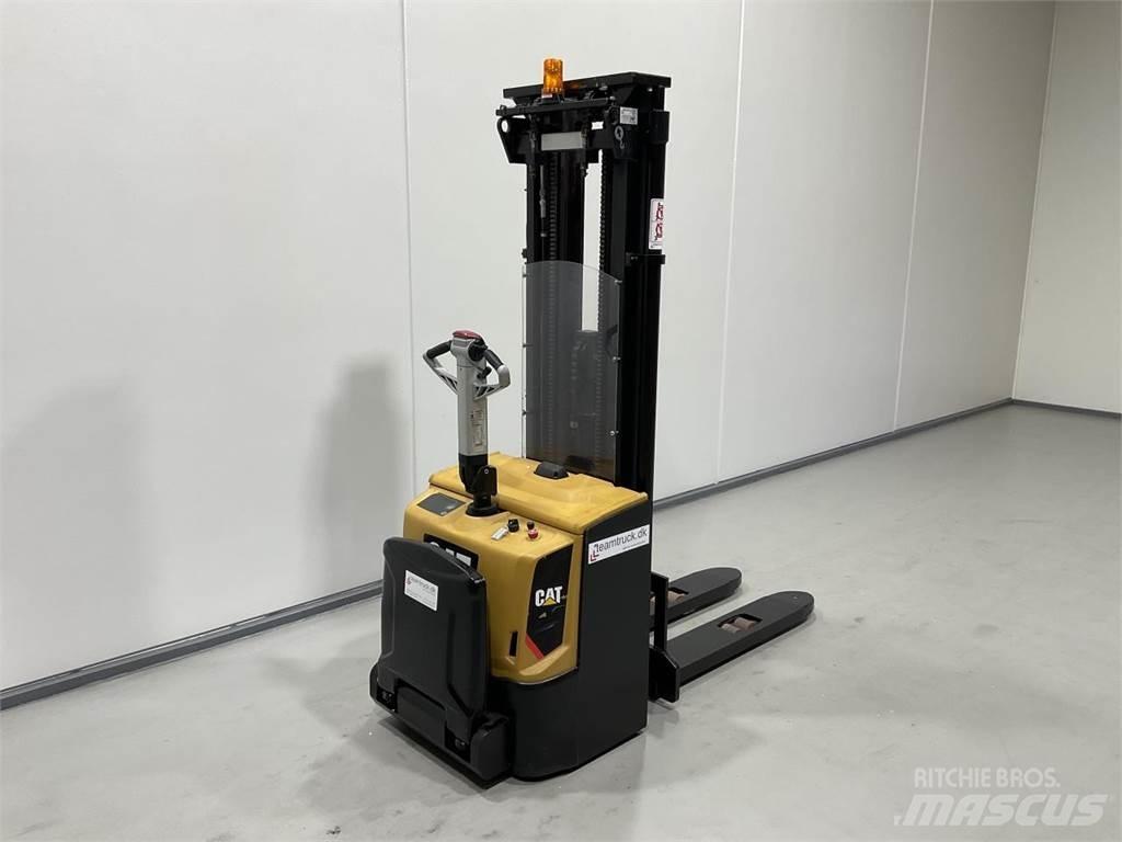CAT NSP16N2R Самоходни товарачи