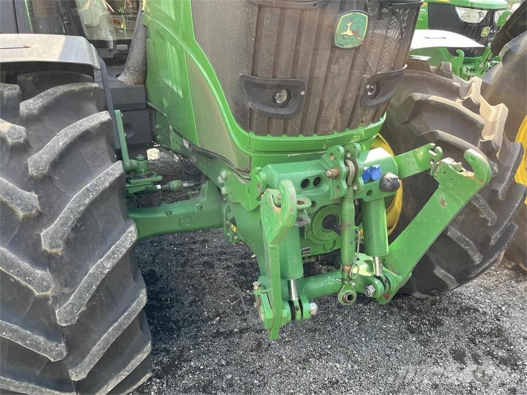 John Deere 6210R Трактори