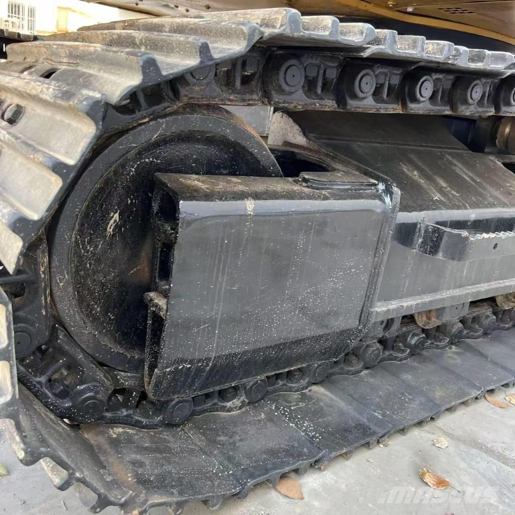 CAT 320d2 Средни екскаватори 7т - 12т