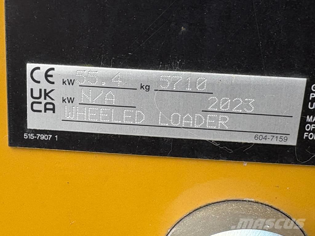 CAT 906 Колесни товарачи