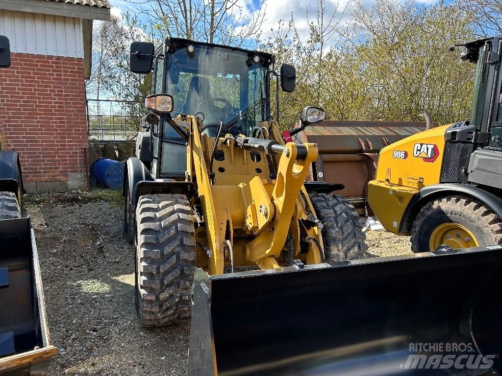 CAT 906 Колесни товарачи