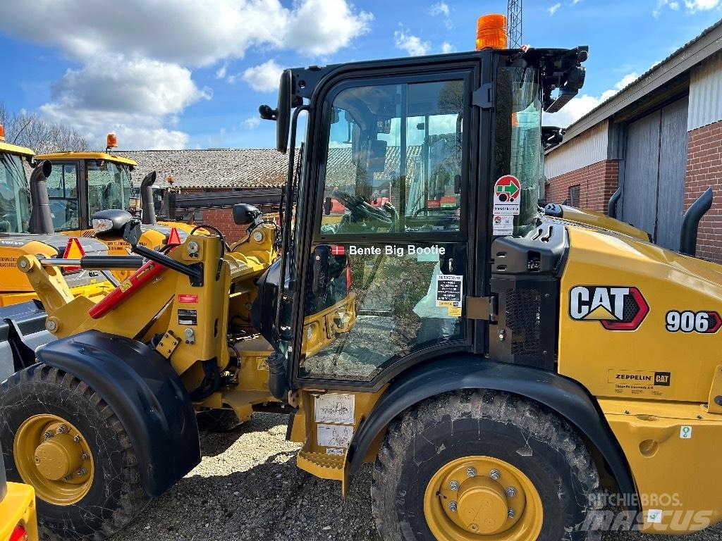 CAT 906 Колесни товарачи
