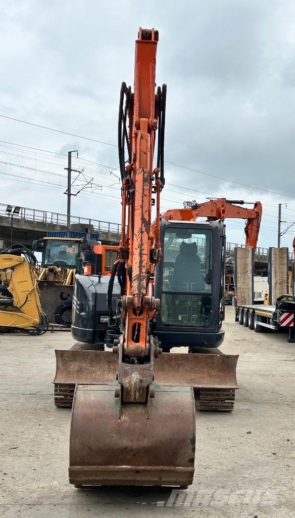 Hitachi Zaxis 85 USB Средни екскаватори 7т - 12т